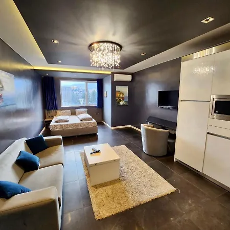 Joy Station Cozy Апартамент *